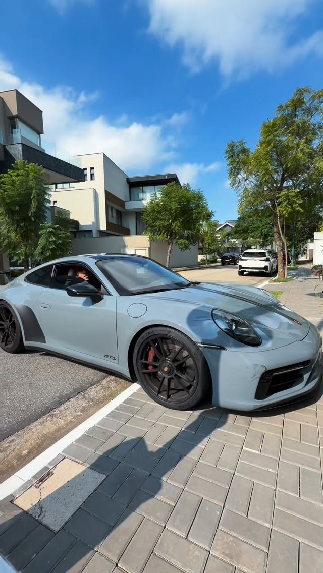 Quase que não cabe o paizão 😐😂