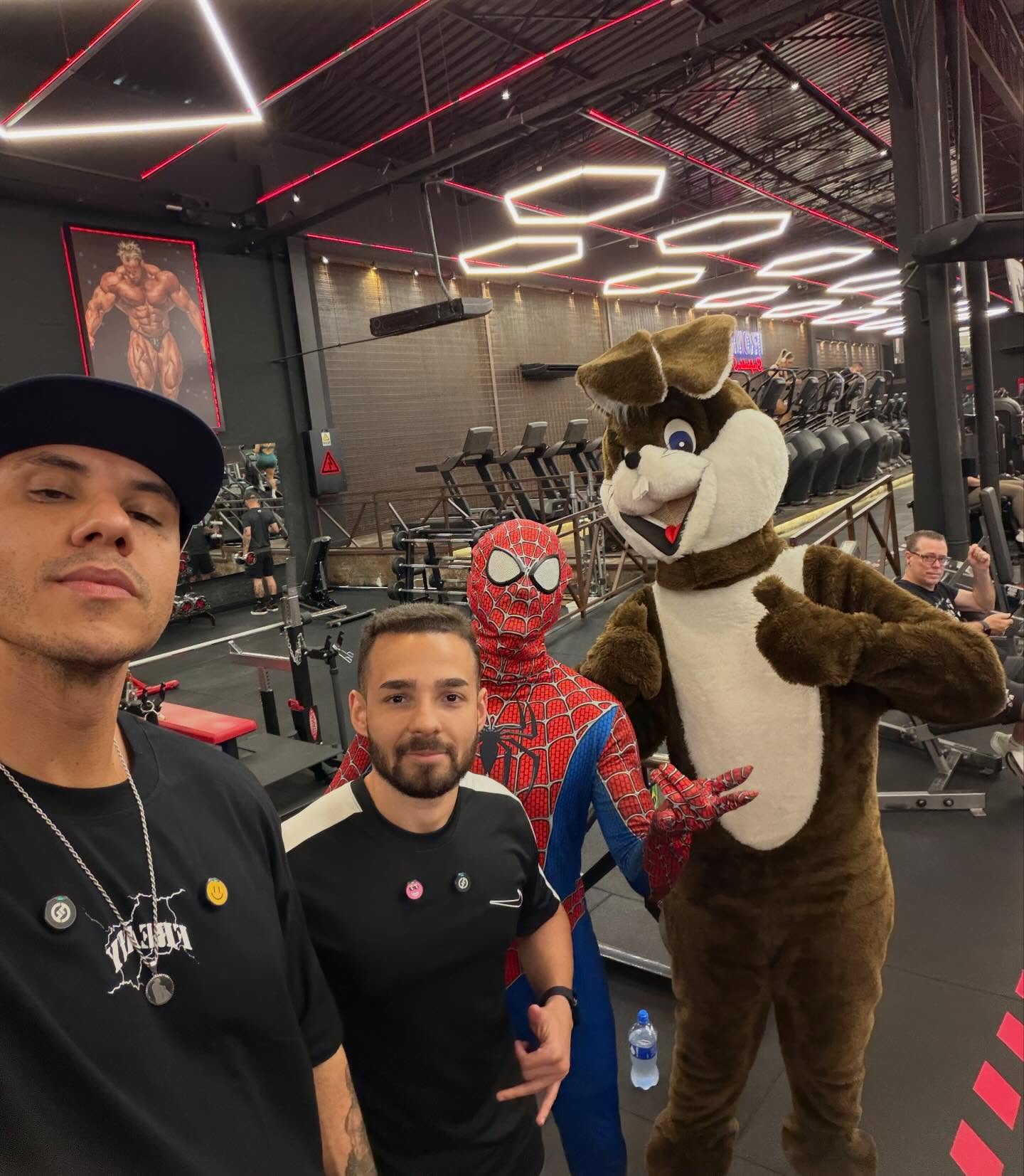 Quem são os artistas ???

Trouxe dois fenômenos de milhões de seguidores pra treinar e vou revelar q