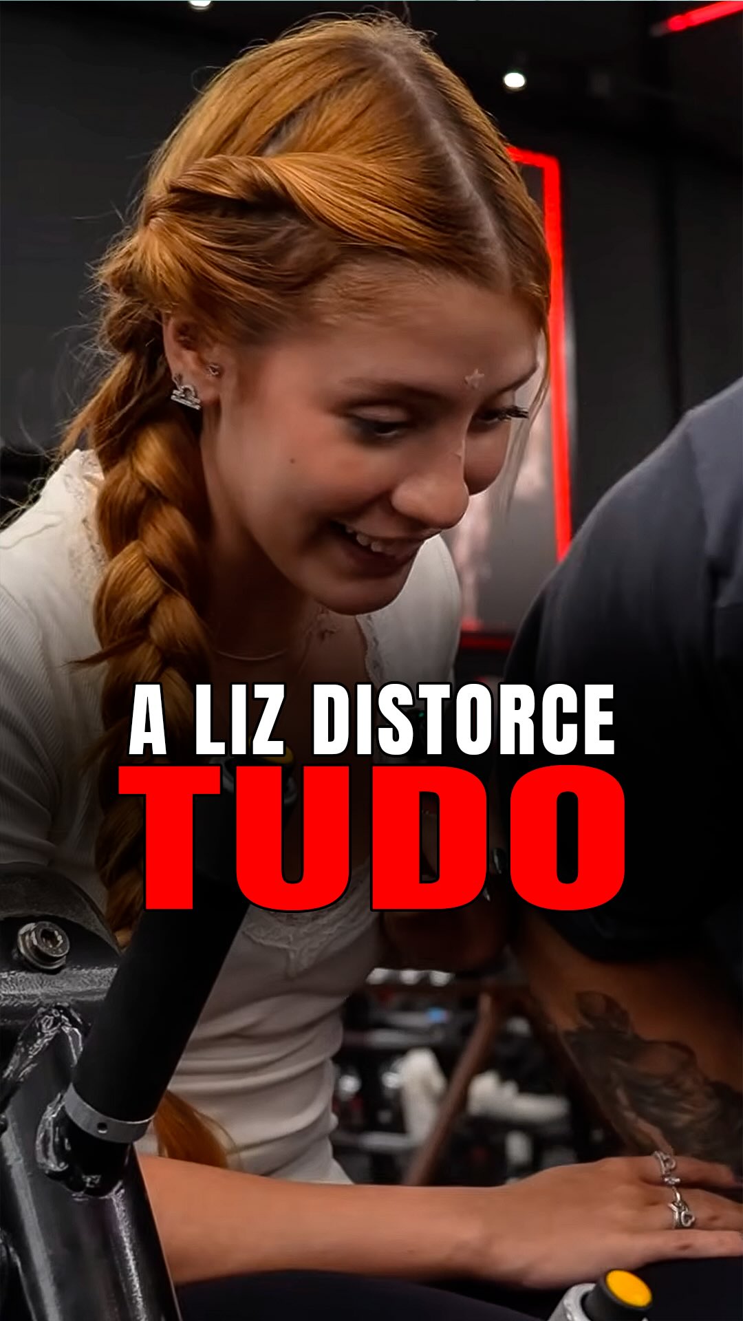 @lizx.macedo estava com saudades de treinar com o paizão e deu ruim no primeiro exercício

Vídeo com