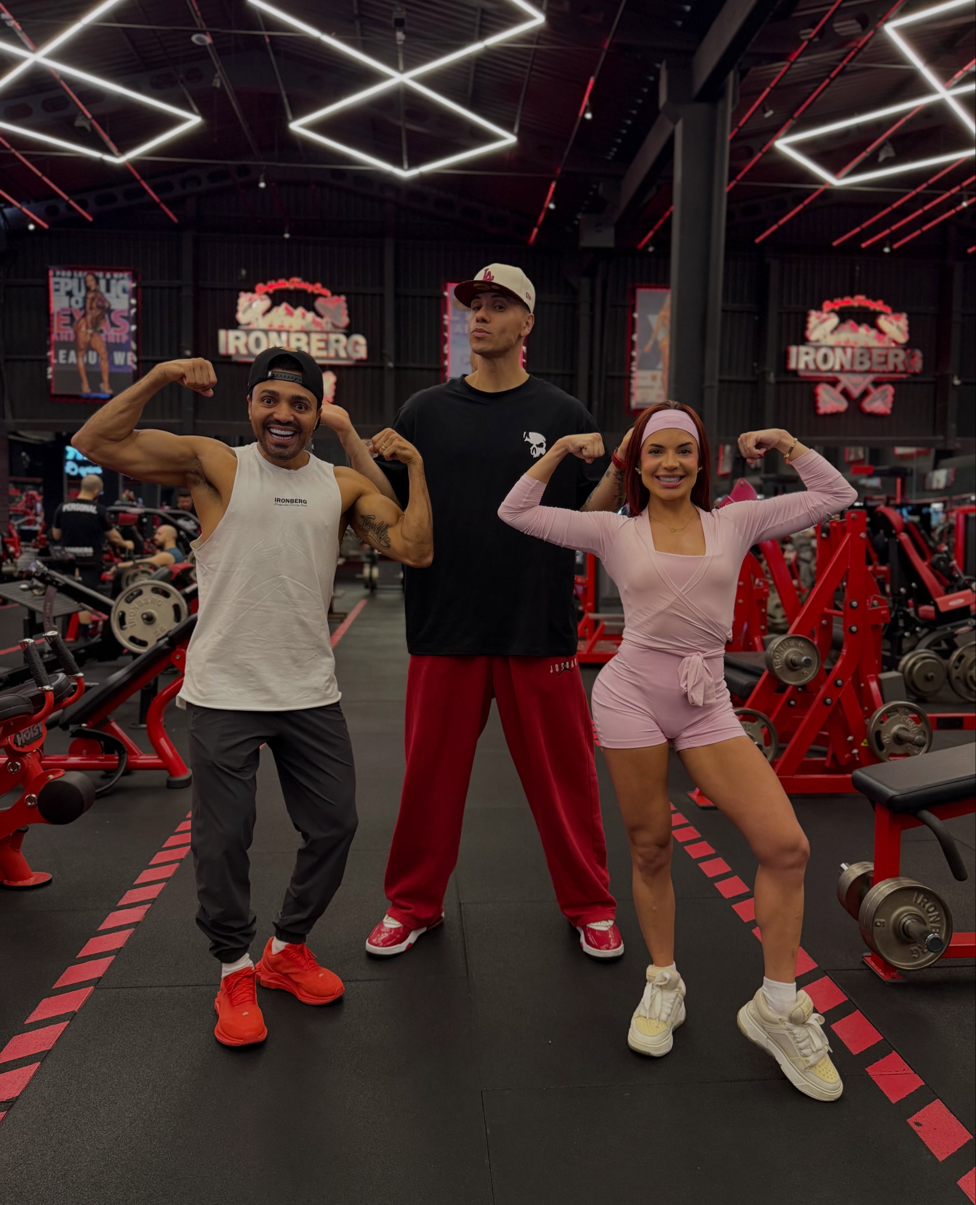 Finalizando o treinão com a dupla
@gessica • @tirullipa 💞
