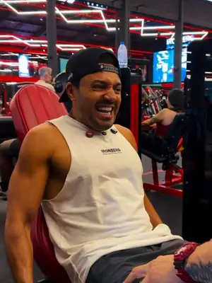 Conhecendo o paizão logo no leg day hein @Tirullipa