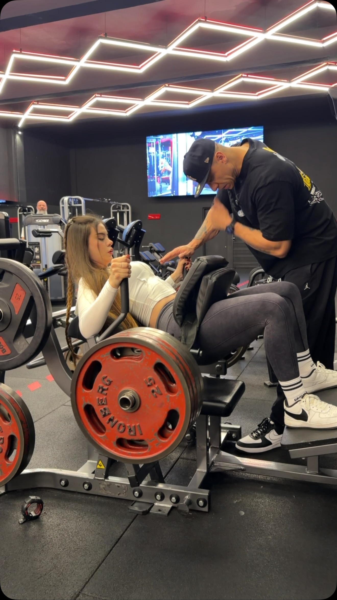 200kg elevação pélvica 🏆

A nova filhota do time chegou chegando 💪🏽🫡

@thuany_angela @newerabrasil @